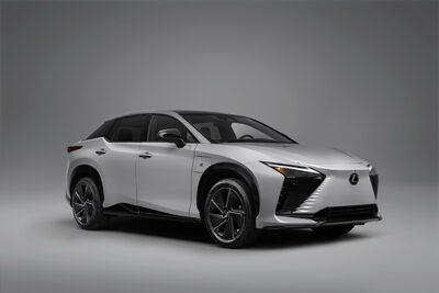 Lexus представив оновлений RZ 2026 року