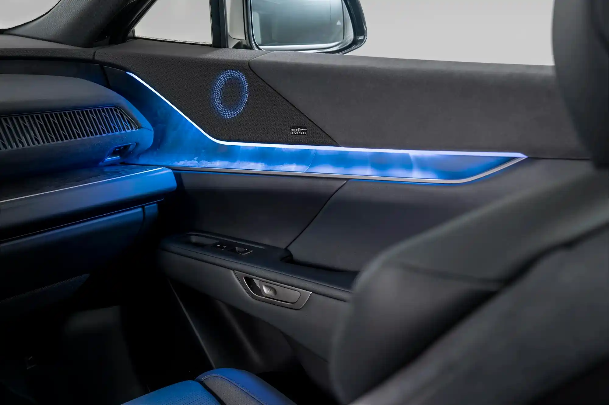 Фото інтер'єра Lexus TZ